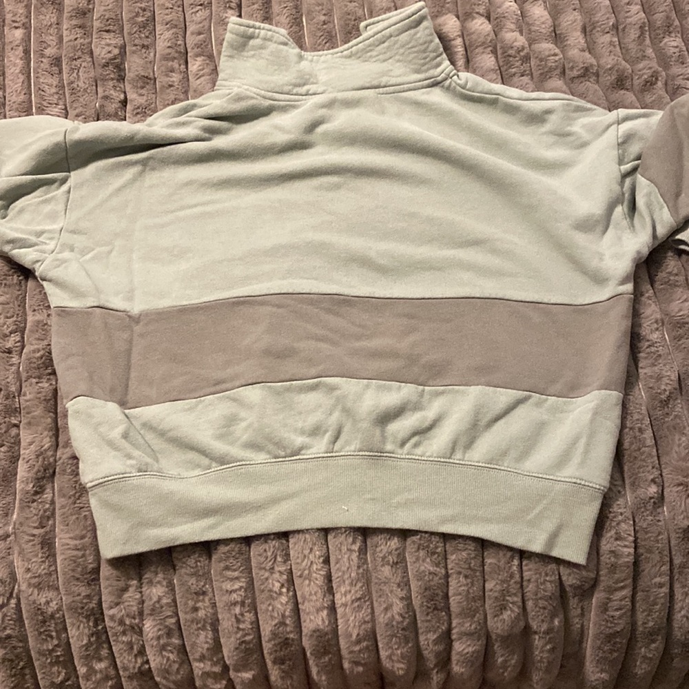 Universal Thread. Size M. - Picture 2 of 3